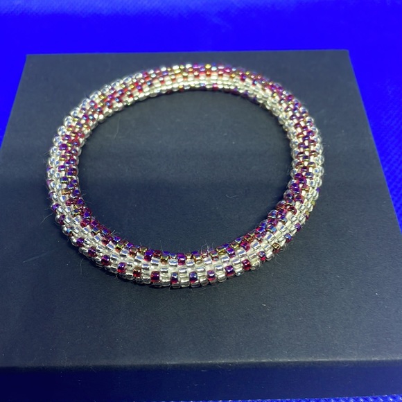 Sashka multi color stretch bracelet with box. - Picture 4 of 5